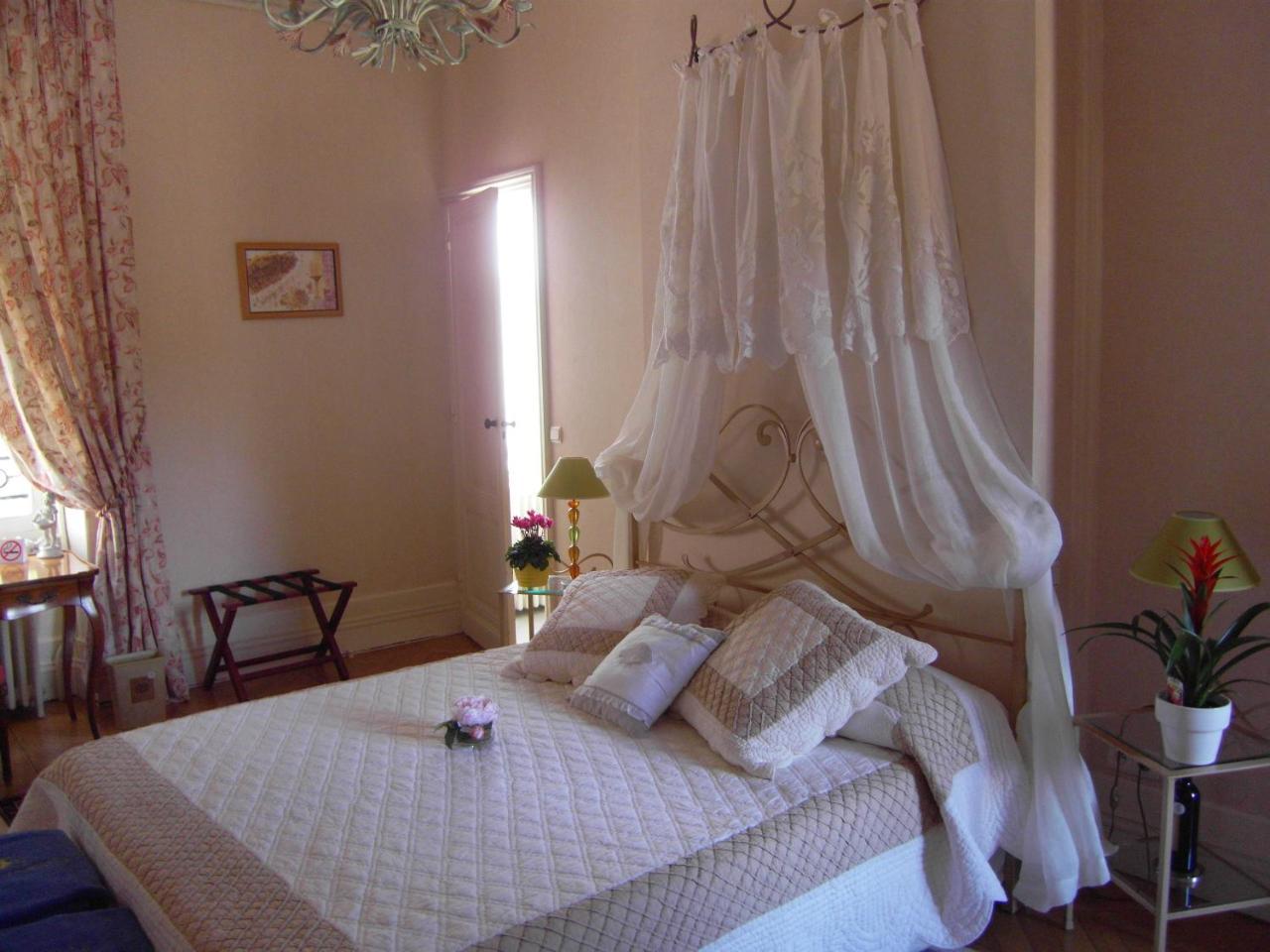 Chateau De La Riviere Bed & Breakfast La Riviere  Exterior photo